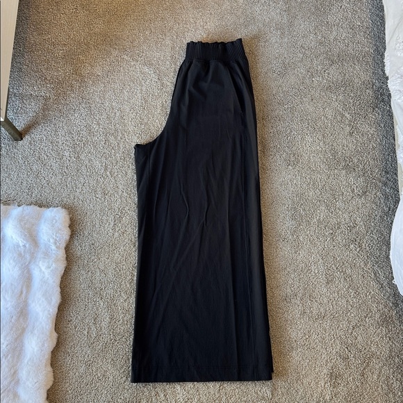 Lulu Lemon Stretch Woven Ruffle-Waist Wide-Leg Cropped Pant - Picture 6 of 6